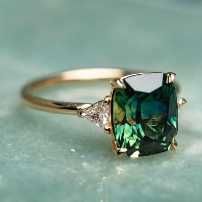 Vintage-Inspired Green Gemstone Anillo | Oro