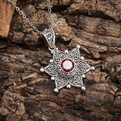 Plata Rubí Star Pendant Collar