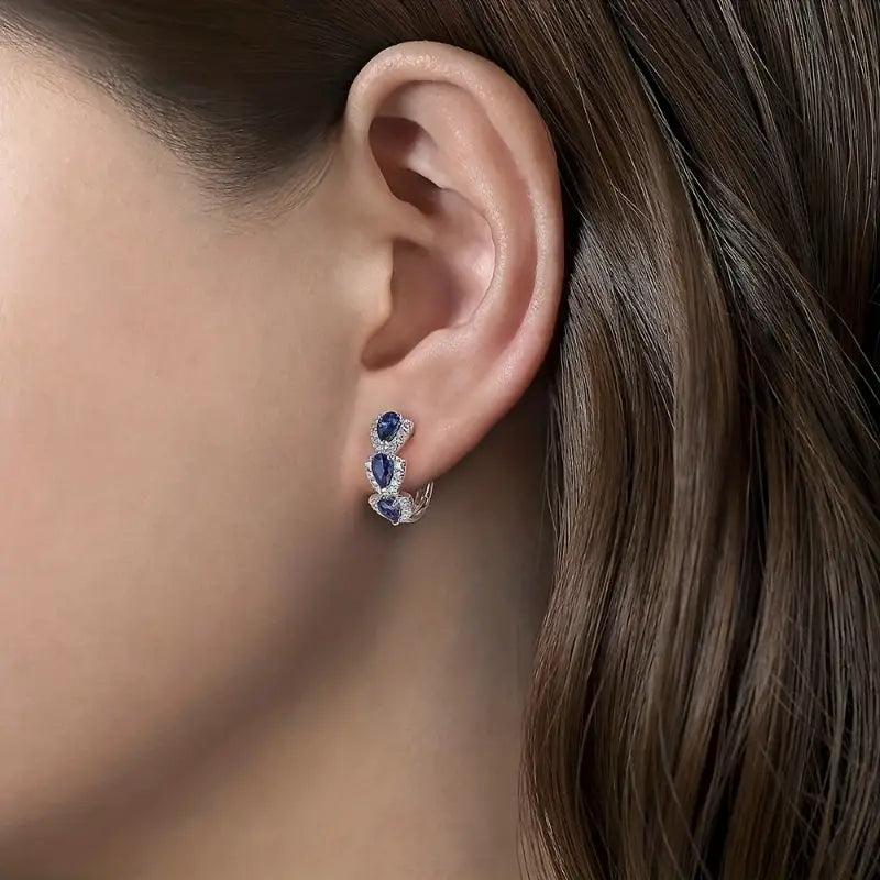 Royal Zafiro Crest Aretes | Blanco Oro