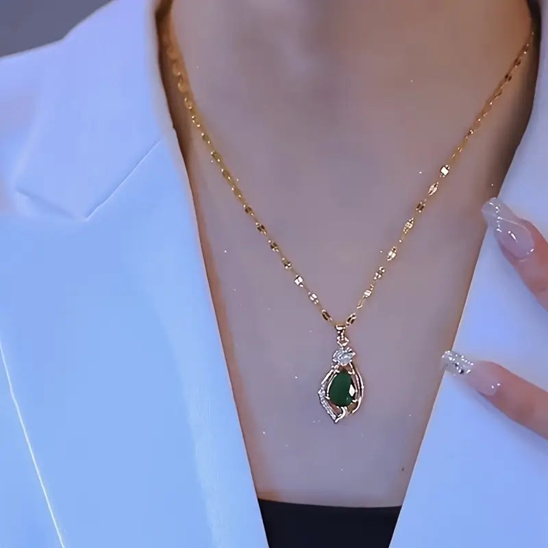 Oro Esmeralda Teardrop Pendant Collar