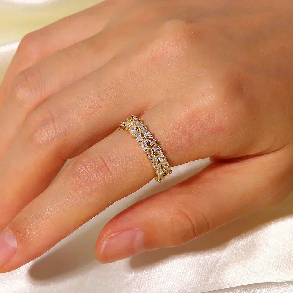 Clarisse Patterned Oro Anillo