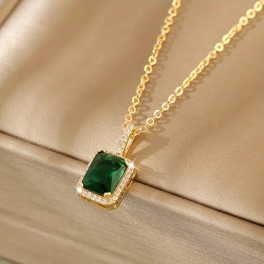 Oro Esmeralda Rectangular Halo Collar